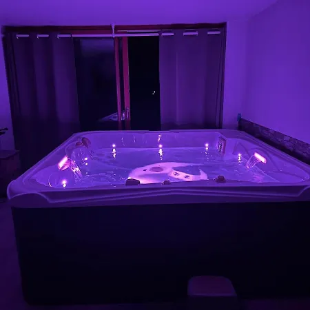 Pour 4 Personnes Avec Sdb Privative Et Jacuzzi Petit-Couronne